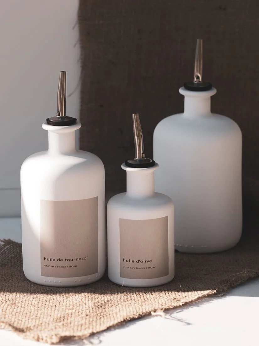 Distributeur de shampoing dans une douche