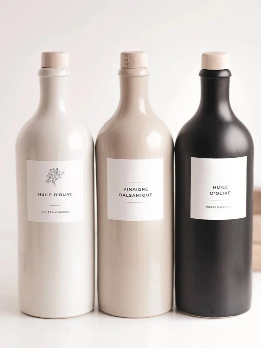 Bouteilles à huile d'olive et vinaigre en grès, finition mate artisanale