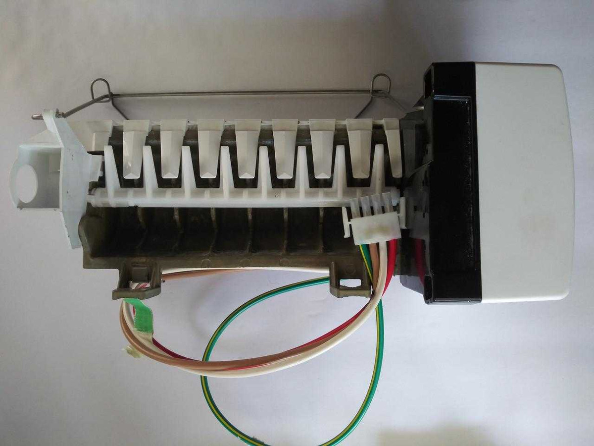 Whirlpool 106626640 Whirlpool Refrigerator Ice Maker 