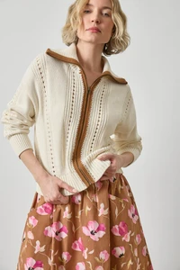 Contrast Collar Zip Sweater