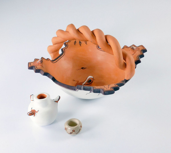 Zuni pottery by Agnes Peynetsa