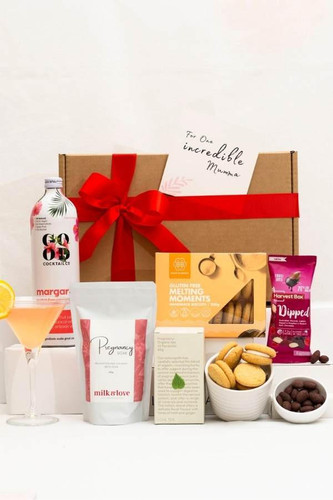 The best parents to be gift hamper box in India- We are Pregnant