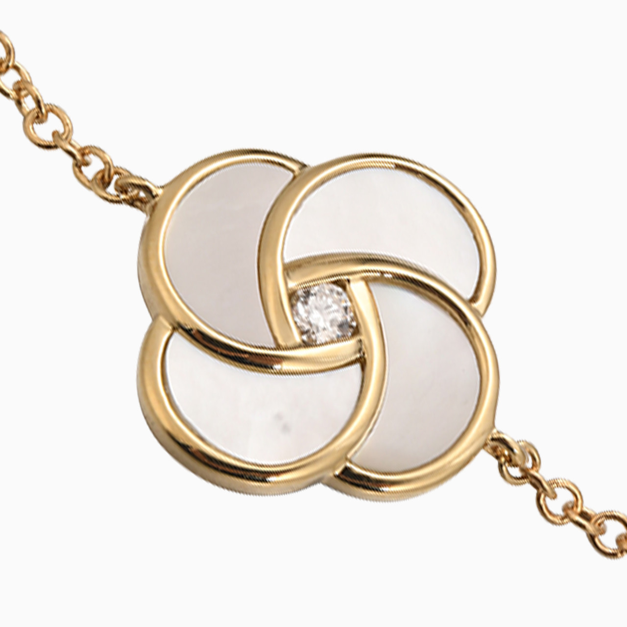 اسورة بسلسلة ذهب وردة عيار 18 قيراط مزينة بالألماس - 3 https://cdn11.bigcommerce.com/s-igqk382kzx/images/stencil/1280w/products/8446/74353/BL122987Y8MOP-4__40108.1735215599.jpg