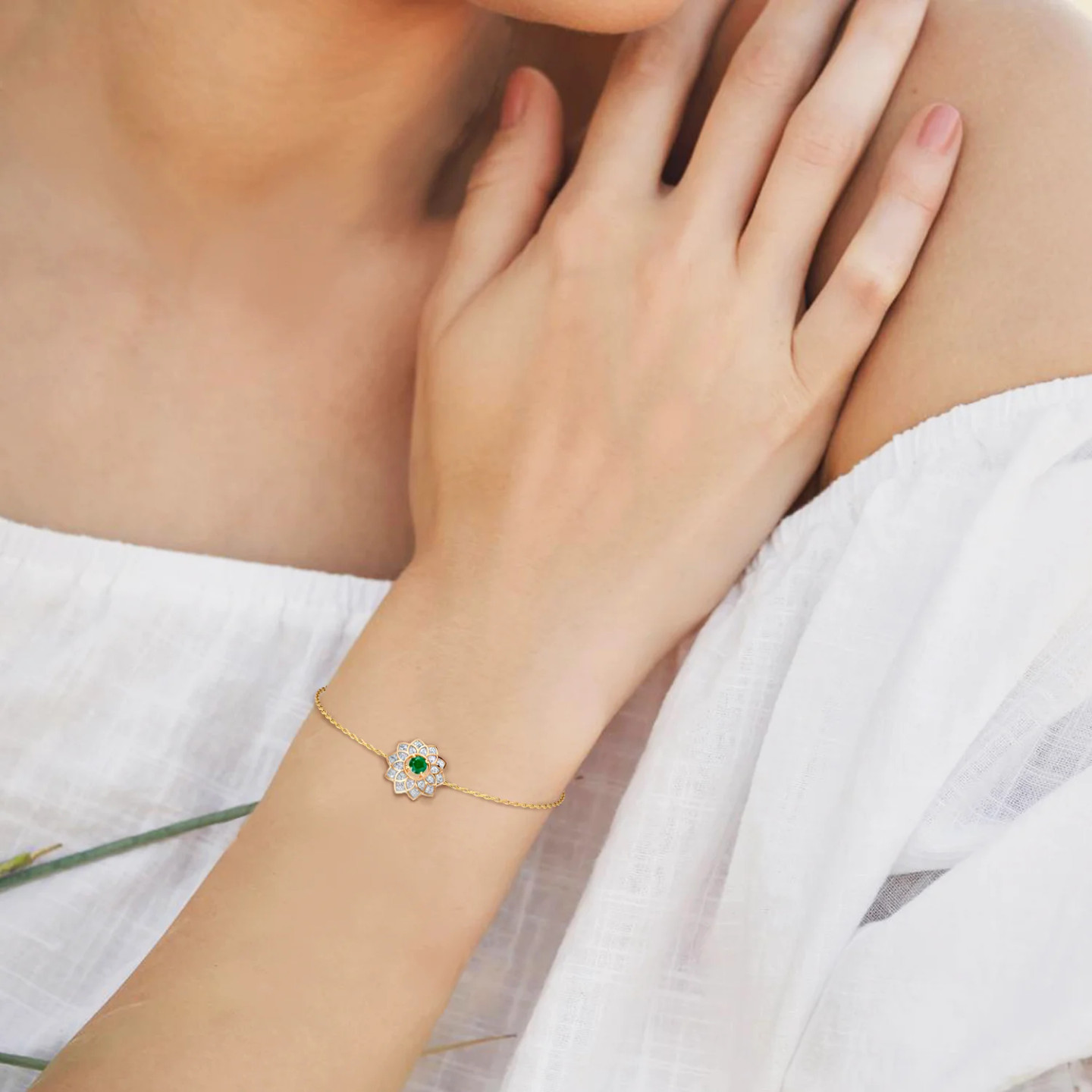 Layered Flower Green Stone & Diamond Chain Bracelet in 18K Gold - 2 Layered Flower Green Stone & Diamond Chain Bracelet in 18K Gold - 2