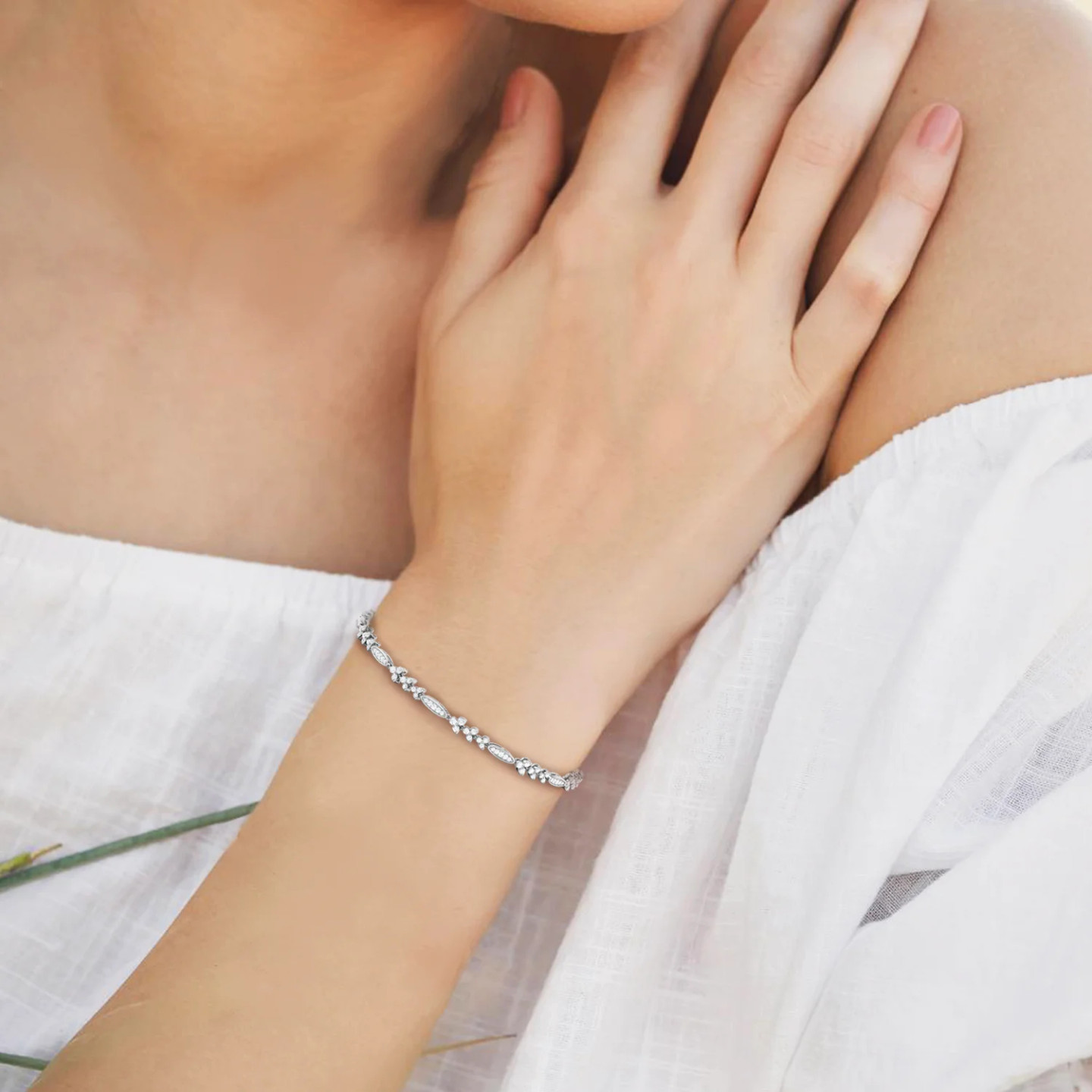 Marquise & Round Diamond Bracelet in 18K Gold - 2 Marquise & Round Diamond Bracelet in 18K Gold - 2