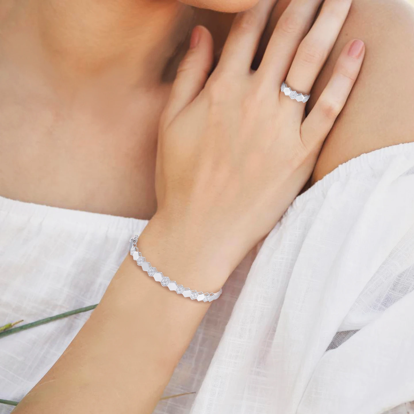 Alternating Hexagonal Discs Cubic Zirconia Set in 18K Gold (2 Pieces) - 2 Alternating Hexagonal Discs Cubic Zirconia Set in 18K Gold (2 Pieces) - 2