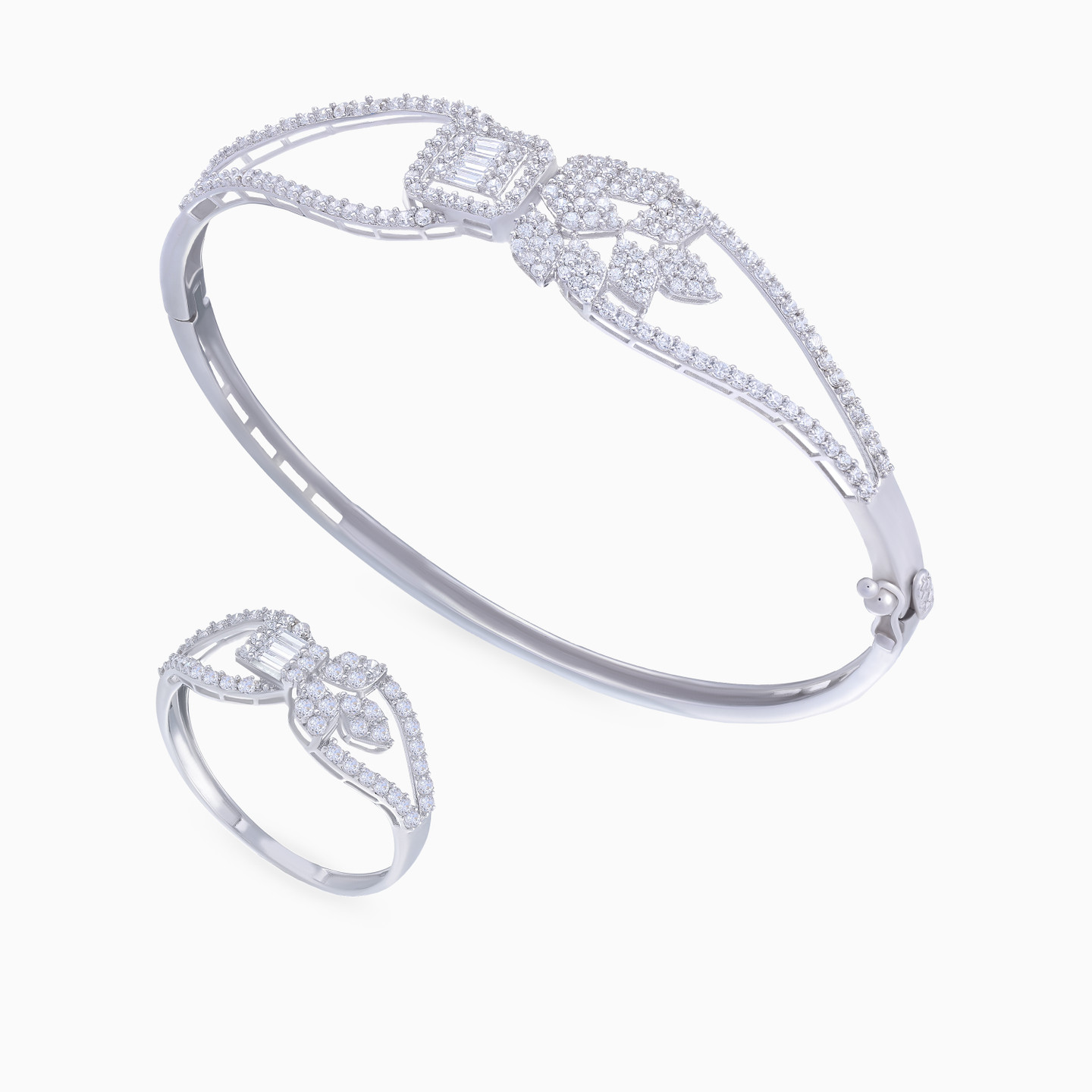 Leaf Bow Cubic Zirconia Set in 18K Gold (2 Pieces) Leaf Bow Cubic Zirconia Set in 18K Gold (2 Pieces)