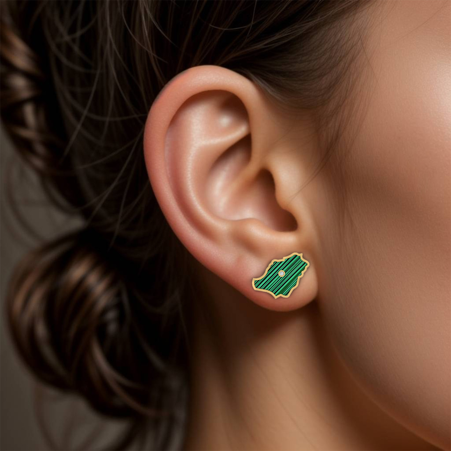 KSA Map Diamond & Green Stones Pin 18K Gold - 3 KSA Map Diamond & Green Stones Pin 18K Gold - 3