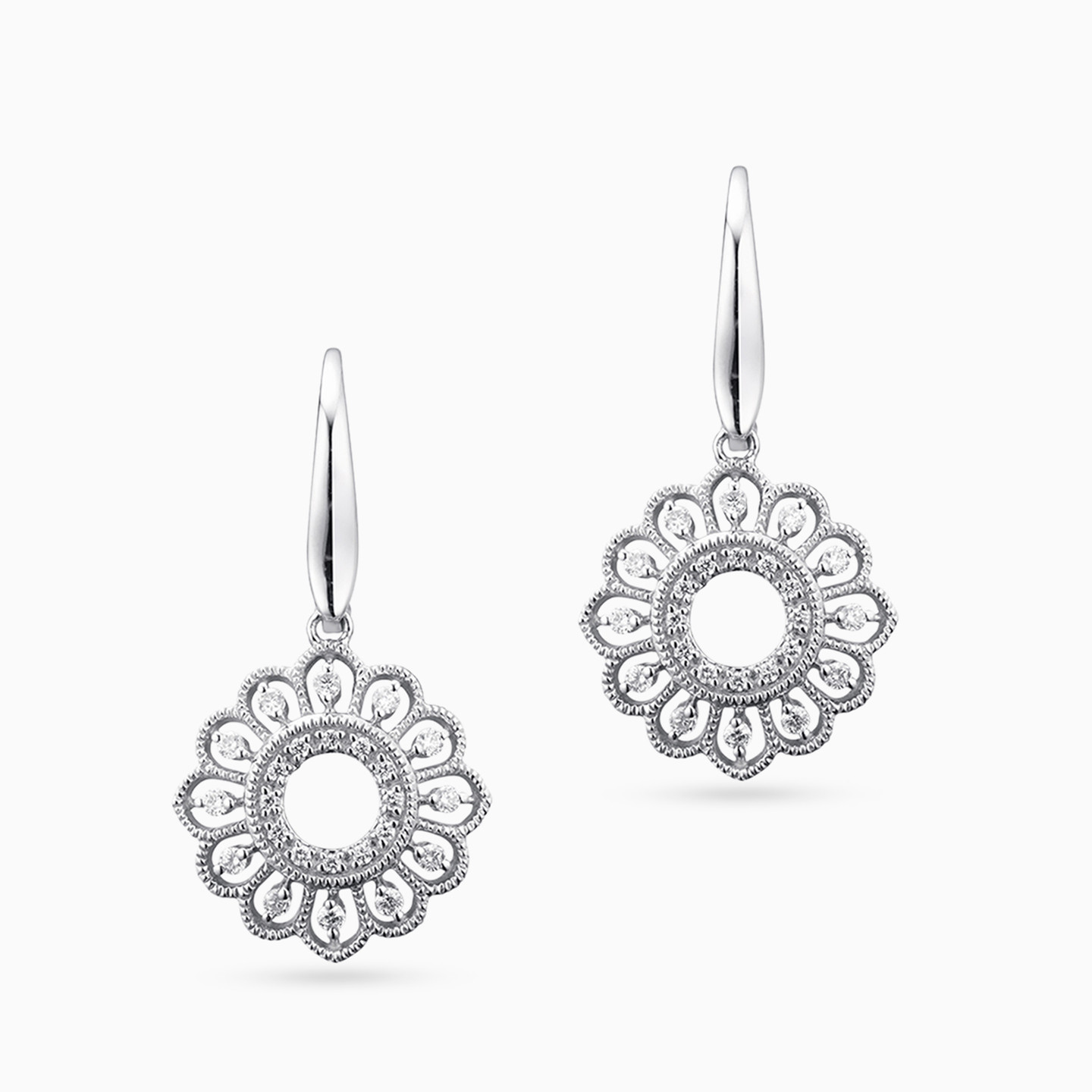 أقراط متدلية ذهب زهرة عيار 18 قيراط مزينة بالألماس أقراط متدلية ذهب زهرة عيار 18 قيراط مزينة بالألماس