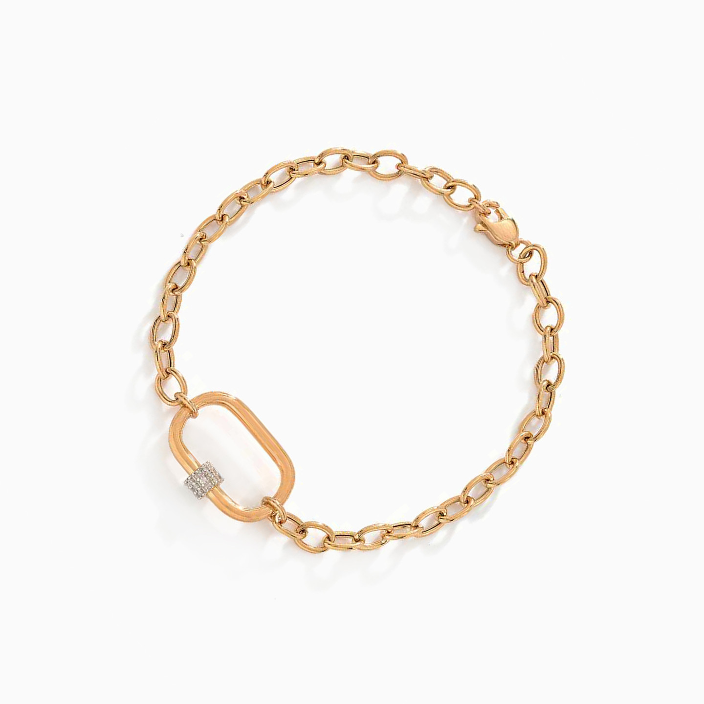 أسورة ذهب بيضاوية عيار 18 قيراط مزينة بالألماس أسورة ذهب بيضاوية عيار 18 قيراط مزينة بالألماس