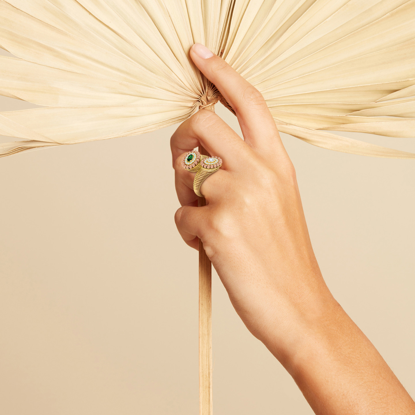 خاتم برأس مزدوجة ذهب بيضاوي عيار 21 قيراط مزين بحجر أخضر - 3 خاتم برأس مزدوجة ذهب بيضاوي عيار 21 قيراط مزين بحجر أخضر - 3