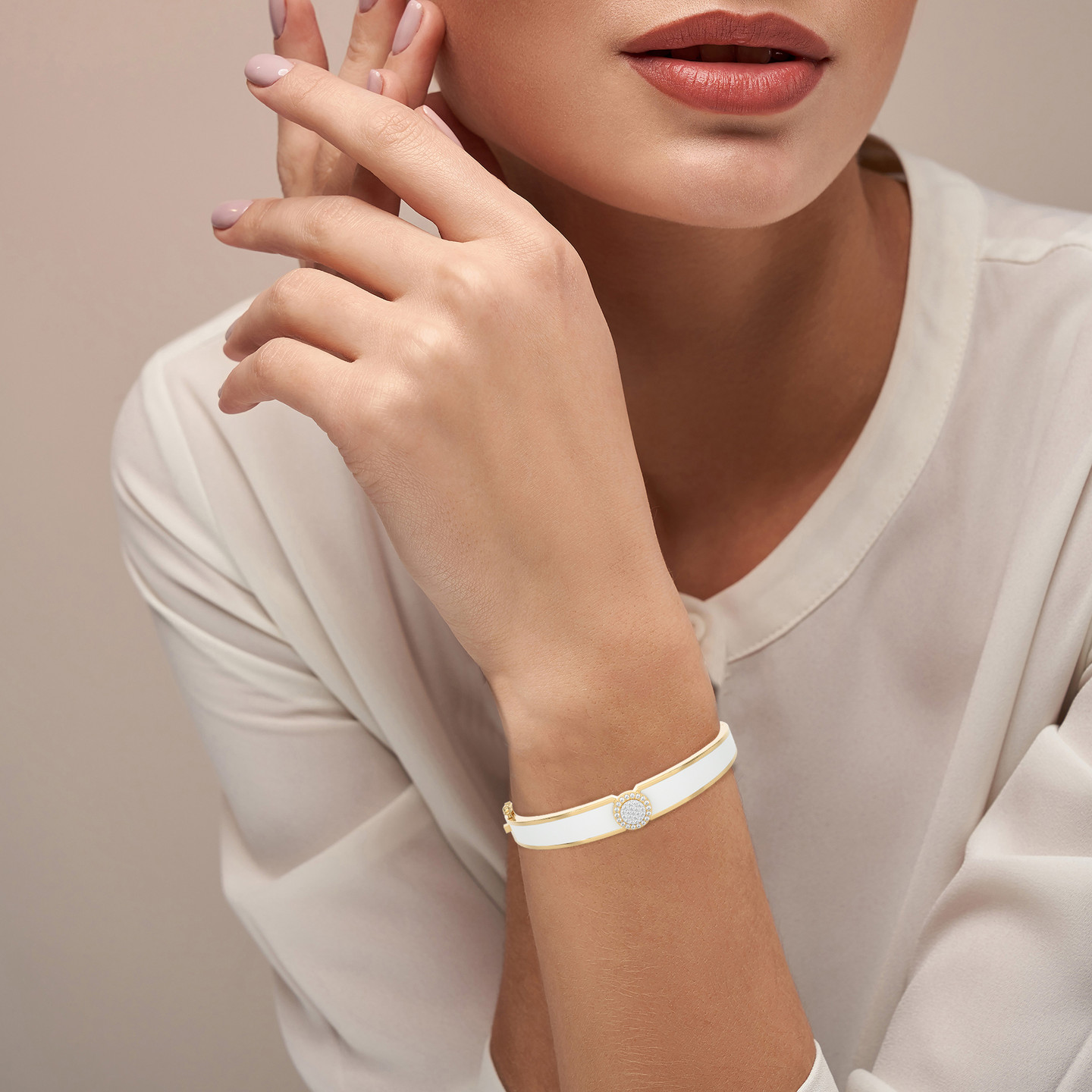 Circle Diamond & Enamel Coated Bangle Bracelet in 18K Gold - 4 Circle Diamond & Enamel Coated Bangle Bracelet in 18K Gold - 4