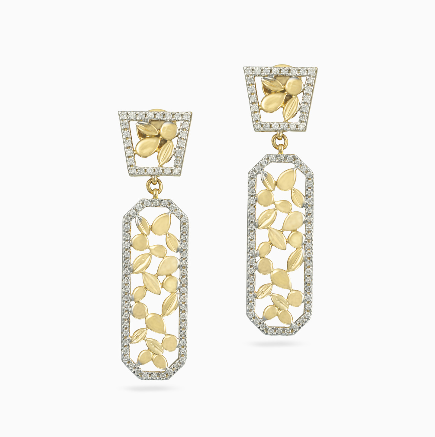 أقراط متدلية ذهب بيضاوية عيار 18 قيراط مزينة بالألماس - 2 أقراط متدلية ذهب بيضاوية عيار 18 قيراط مزينة بالألماس - 2