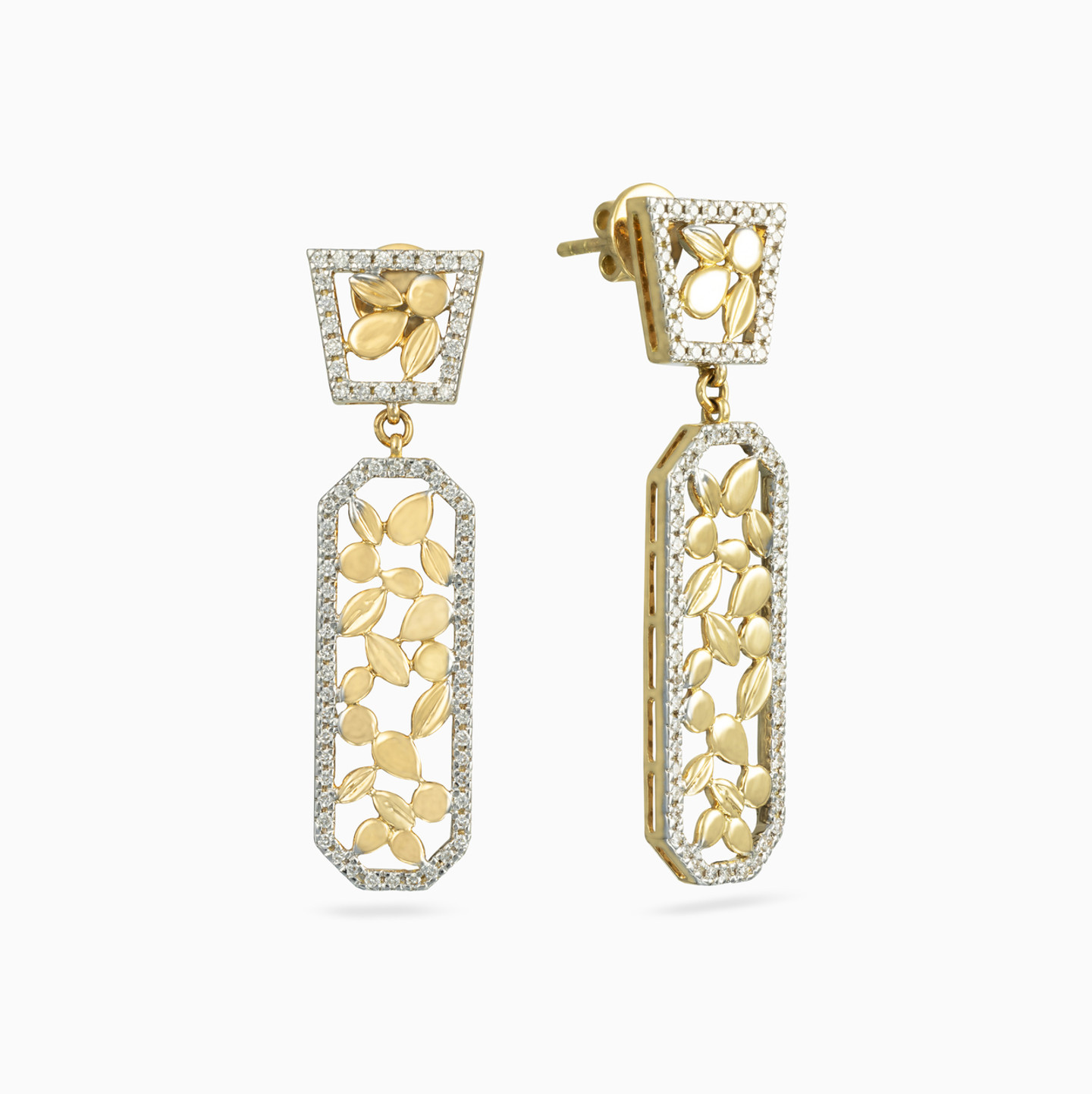 أقراط متدلية ذهب بيضاوية عيار 18 قيراط مزينة بالألماس - 3 أقراط متدلية ذهب بيضاوية عيار 18 قيراط مزينة بالألماس - 3