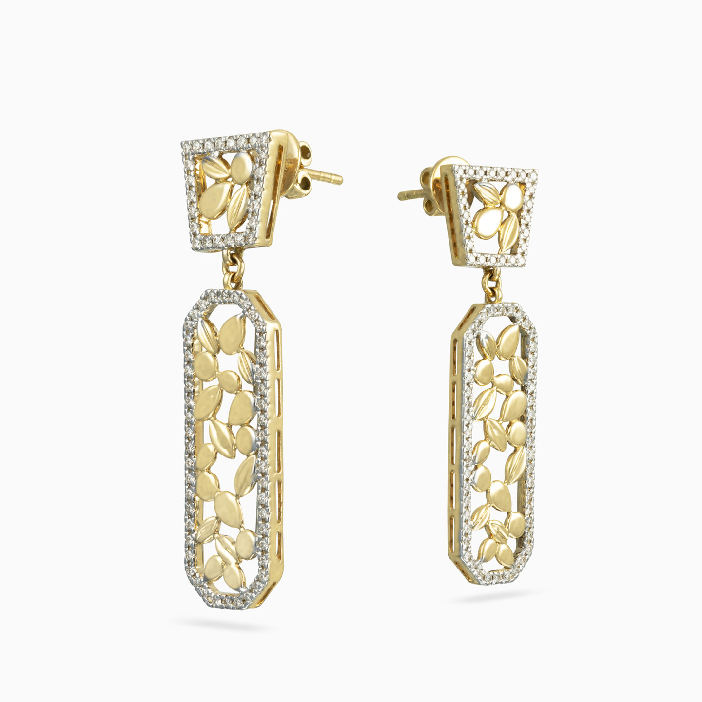 أقراط متدلية ذهب بيضاوية عيار 18 قيراط مزينة بالألماس - 4 أقراط متدلية ذهب بيضاوية عيار 18 قيراط مزينة بالألماس - 4