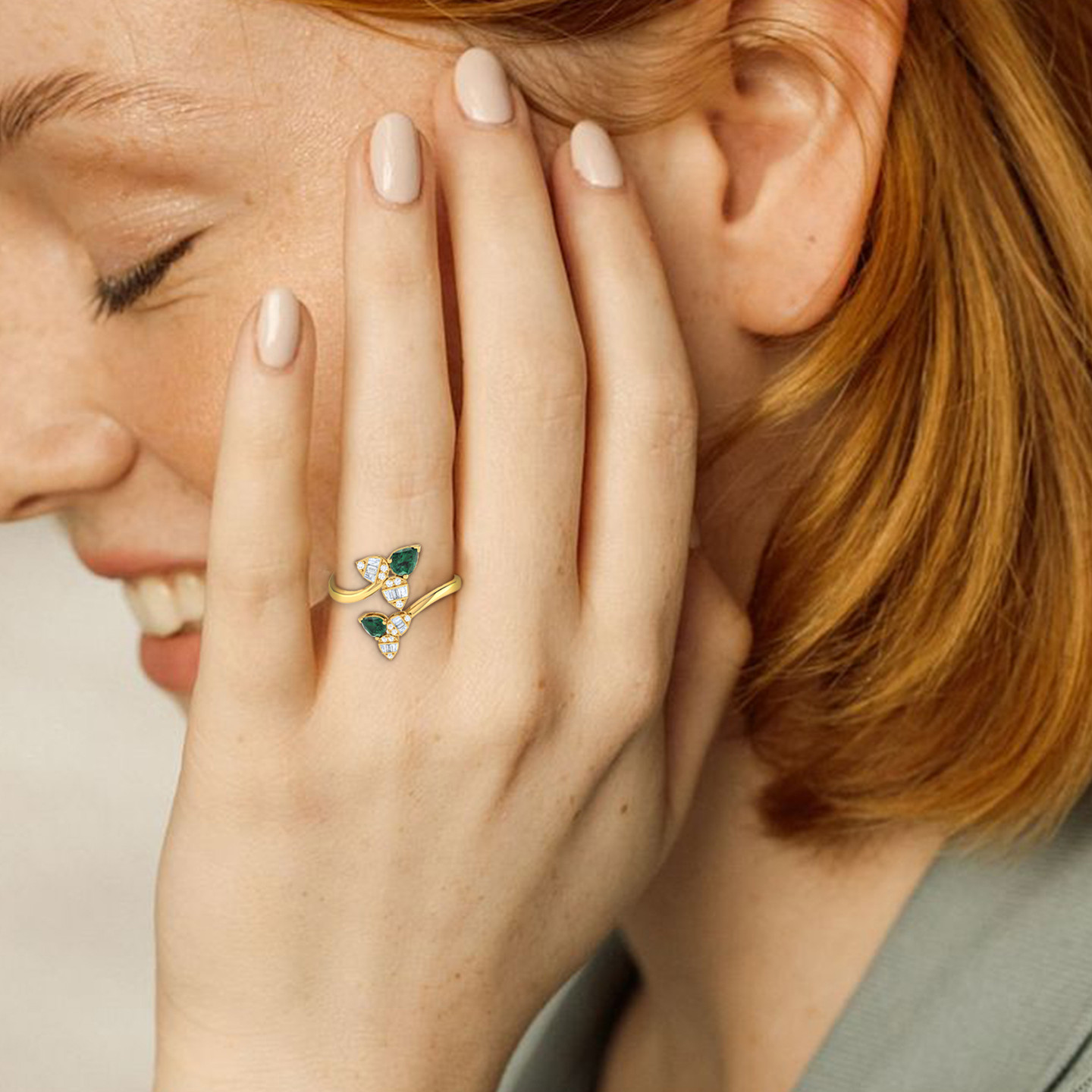 Leaves Diamond & Green Stones Two-Headed Ring in 18K Gold - 3 Leaves Diamond & Green Stones Two-Headed Ring in 18K Gold - 3