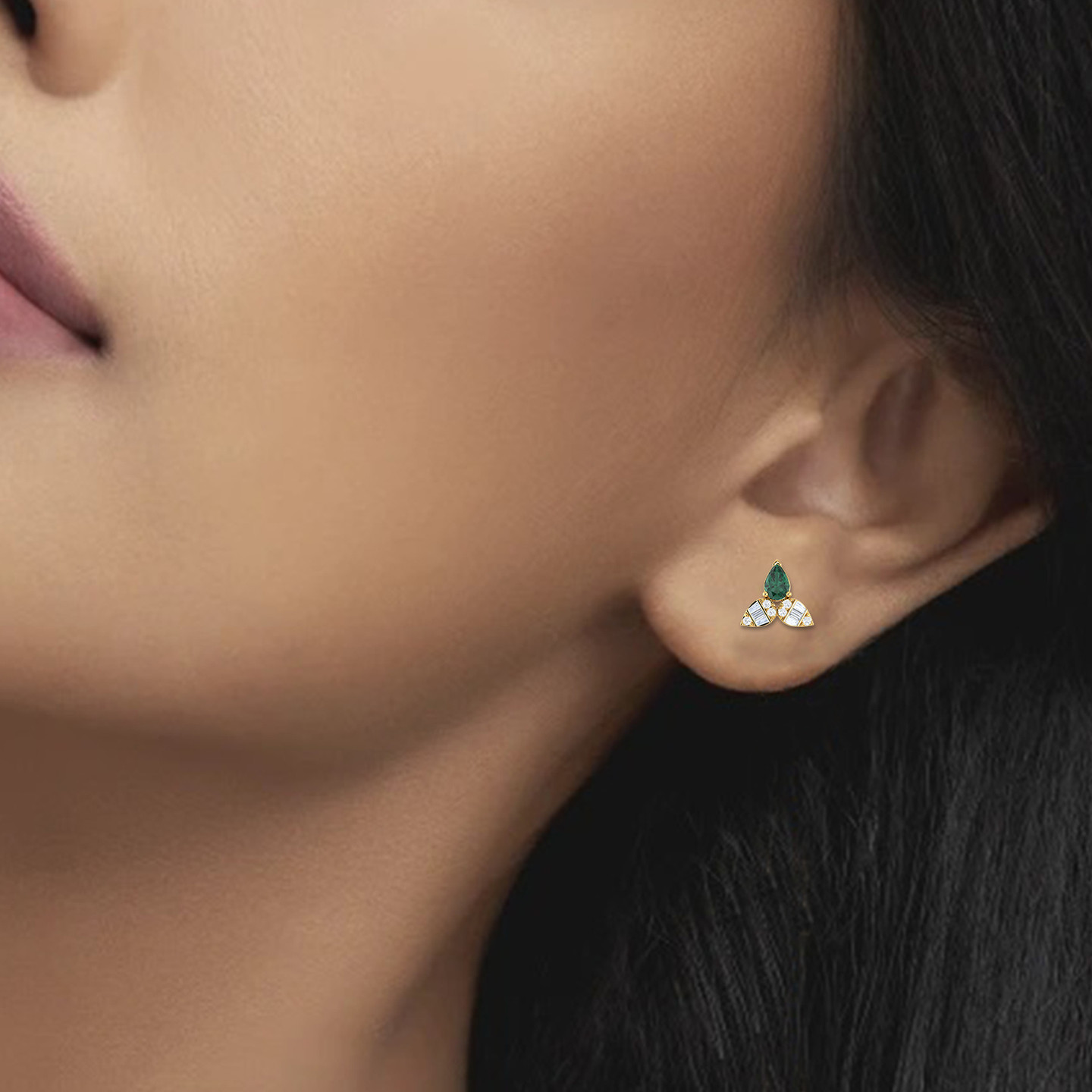 Leaves Diamond & Green Stone Stud Earrings in 18K Gold - 2 Leaves Diamond & Green Stone Stud Earrings in 18K Gold - 2