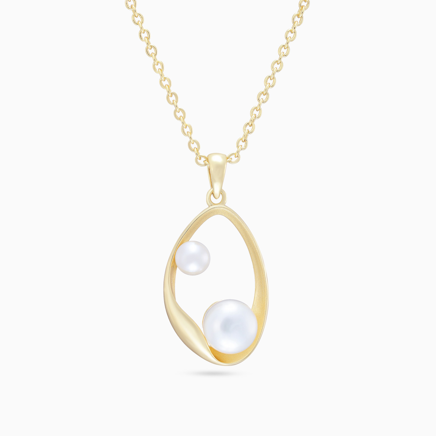 Oyster Pearls Necklace in Yellow Gold Plating Oyster Pearls Necklace in Yellow Gold Plating
