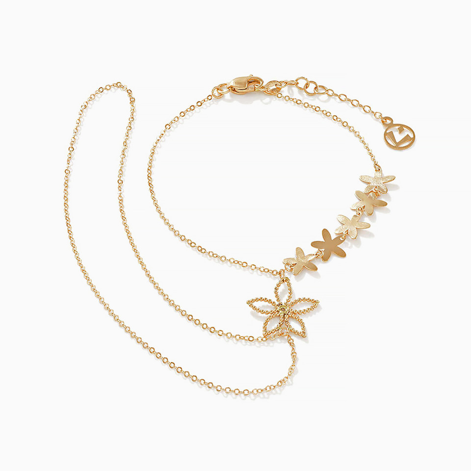 Flower Chain Bracelet in 21K Gold Flower Chain Bracelet in 21K Gold
