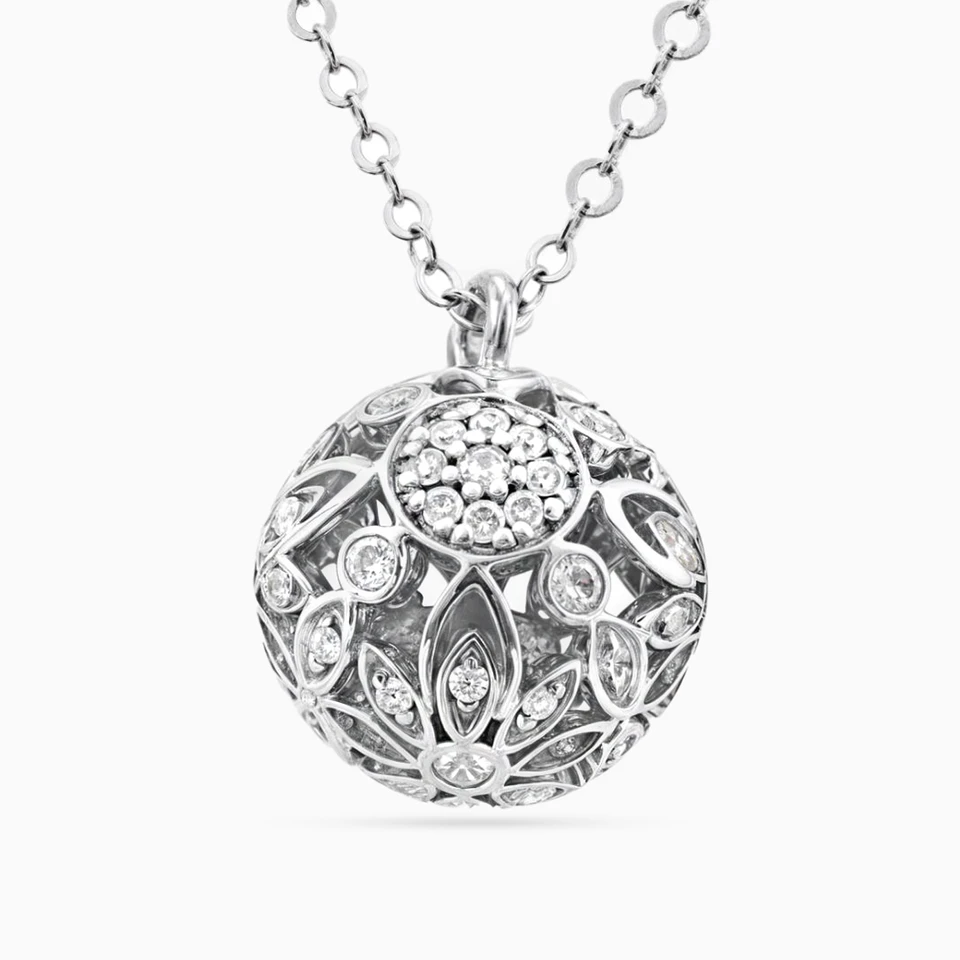 Round Diamond Necklace in 18K Gold Round Diamond Necklace in 18K Gold