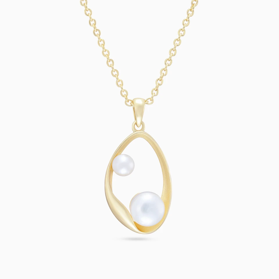 Oyster Pearls Necklace in Yellow Gold Plating Oyster Pearls Necklace in Yellow Gold Plating