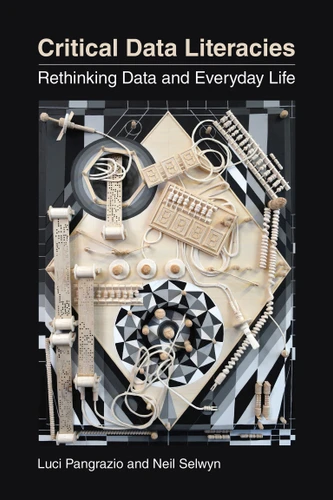 Critical Data Literacies (Rethinking Data and Everyday Life) by Luci Pangrazio, Neil Selwyn, 9780262546829