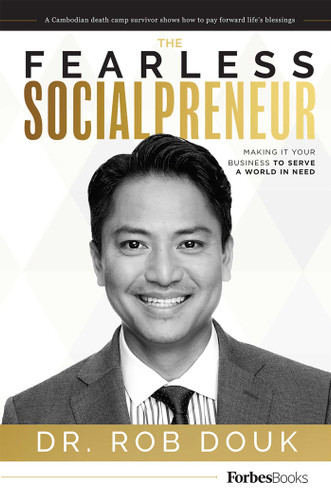 The Fearless Socialpreneur (Making It Your Business to Serve a World in Need) by Rob Douk, 9781946633033
