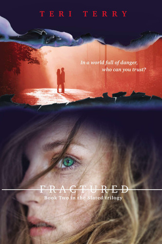 Fractured (Book Two in the Slated Trilogy) by Teri Terry, 9780142425046