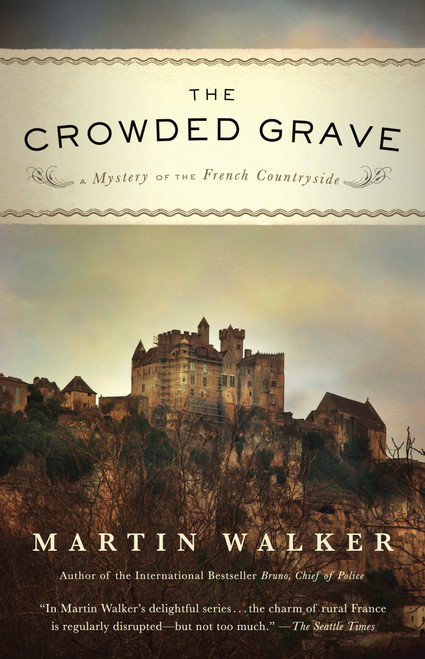 The Crowded Grave (A Mystery of the French Countryside) by Martin Walker, 9780307744647