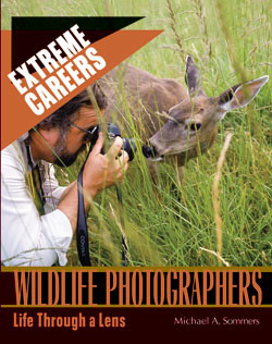 Wildlife Photographers (Life Through a Lens) by Michael A. Sommers, 9780823936380