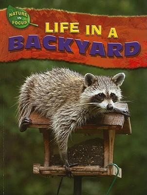 Life in a Backyard - 9781433934155 by Jen Green, 9781433934155