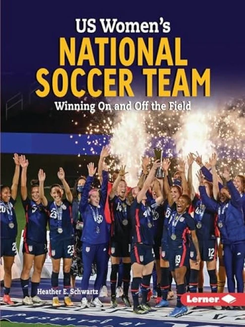 US Women's National Soccer Team (Winning On and Off the Field) - 9798765602959 by Heather E. Schwartz