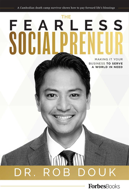 The Fearless Socialpreneur (Making It Your Business to Serve a World in Need) by Rob Douk, 9781946633033