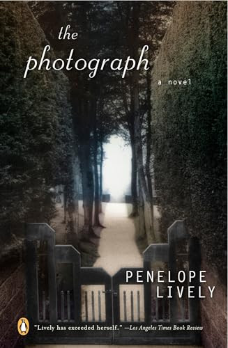 The Photograph by Penelope Lively, 9780142004425