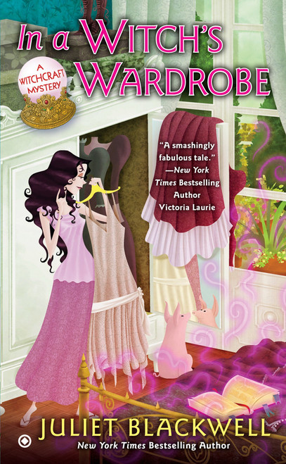In a Witch's Wardrobe (A Witchcraft Mystery) by Juliet Blackwell, 9780451237477