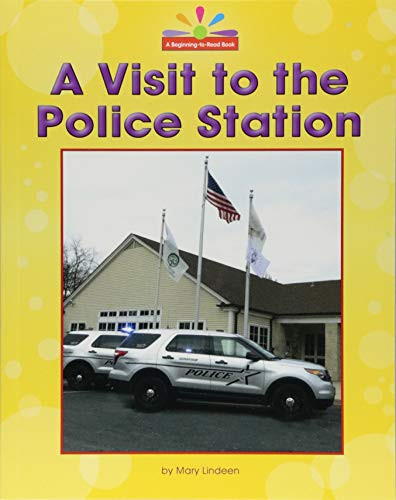 A Visit to the Police Station - 9781684041671 by Mary Lindeen, 9781684041671