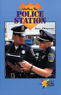 Visiting the Police Station - 9780823981243 by Joan Chapman, 9780823981243