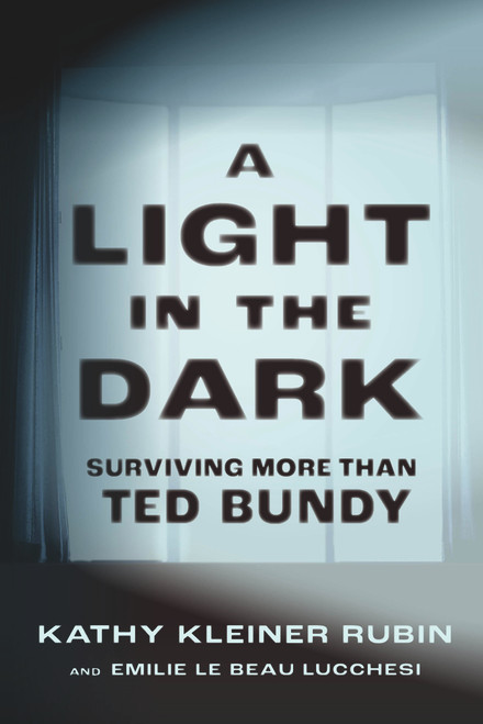 A Light in the Dark (Surviving More than Ted Bundy) - 9780897334112 by Kathy Kleiner Rubin, Emilie Le Beau Lucchesi, 9780897334112