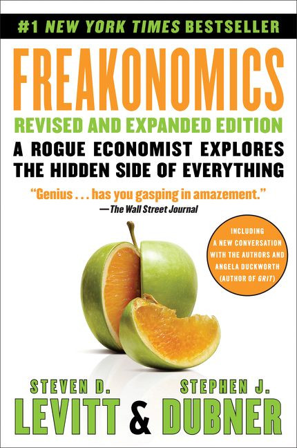 Freakonomics Revised and Expanded Edition (A Rogue Economist Explores the Hidden Side of Everything) by Steven D. Levitt, Stephen J. Dubner, 9780063032378