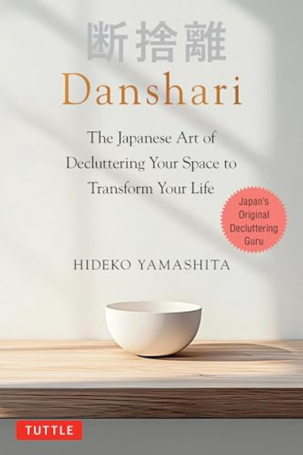 Danshari (The Japanese Art of Decluttering Your Space to Transform Your Life) by Hideko Yamashita, 9784805320198