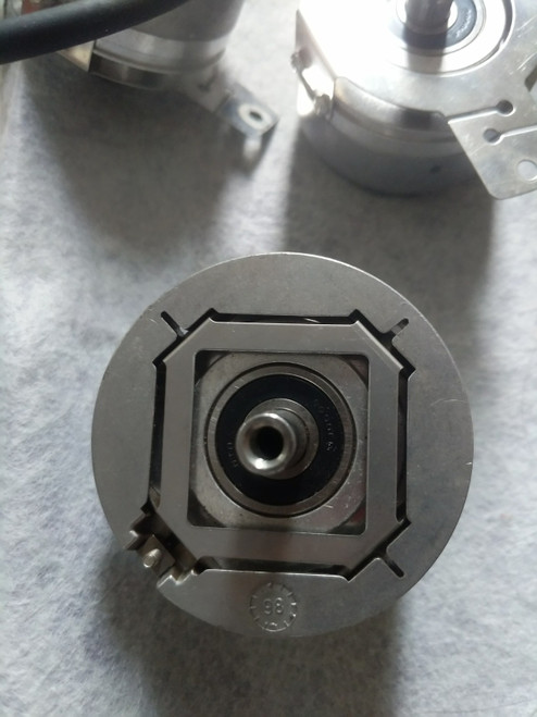 HEIDENHAIN encoder ERN 1381 2048 62S14-70 ID 313 453-03 