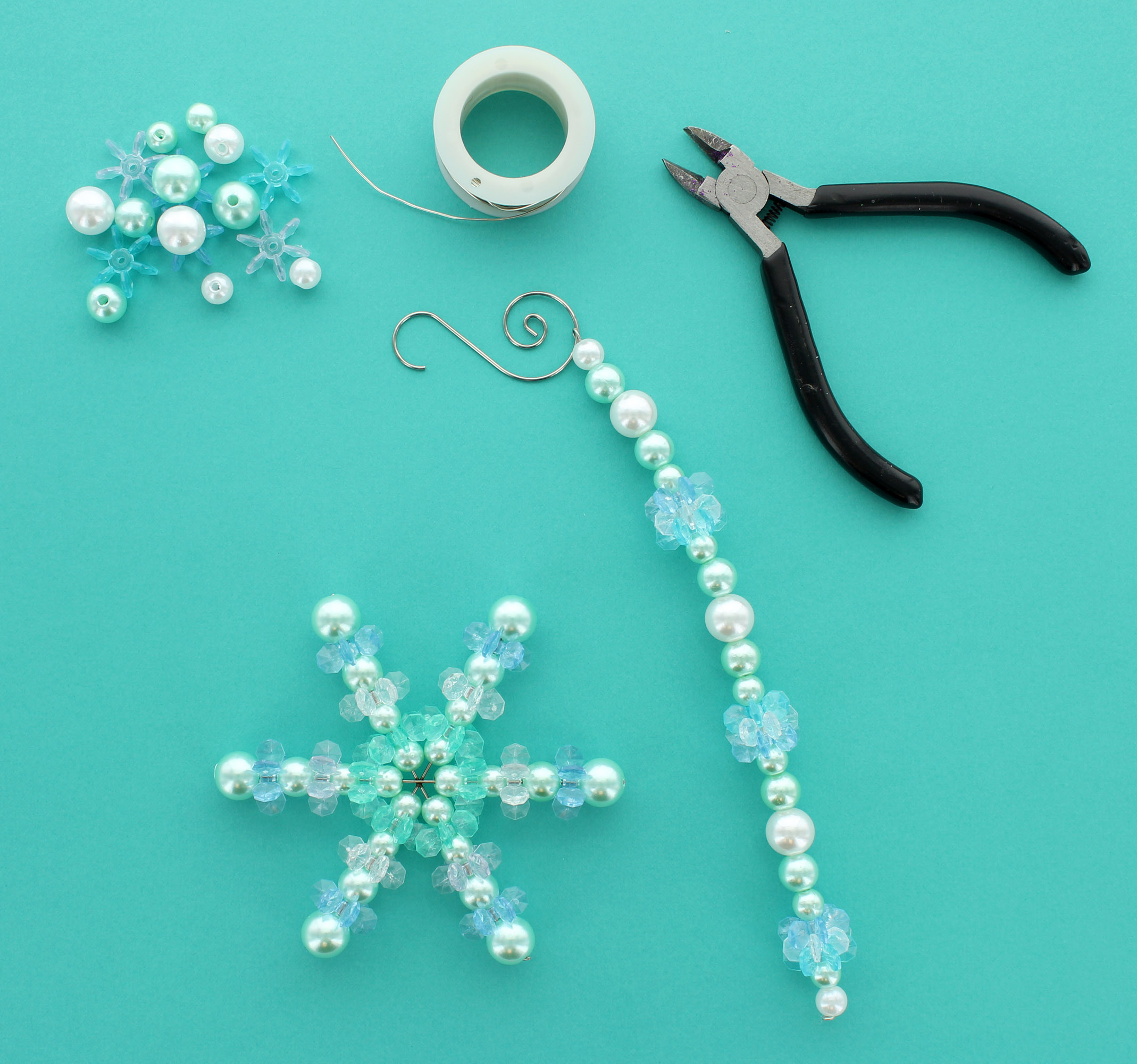 100 Snowflake beads clear acrylic BB873