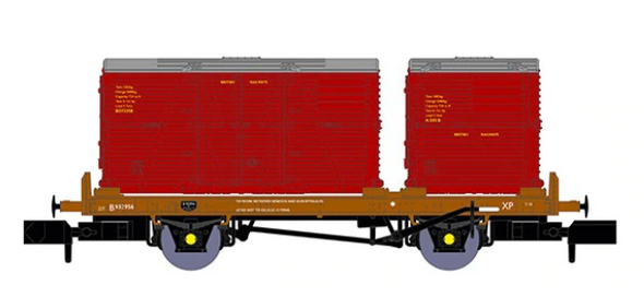 Rapido N Gauge BR ‘Conflat P’ No. B933182 (with crimson containers) 921005