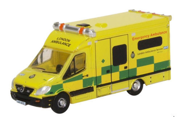 Oxford N Gauge Mercedes Ambulance London NMA002