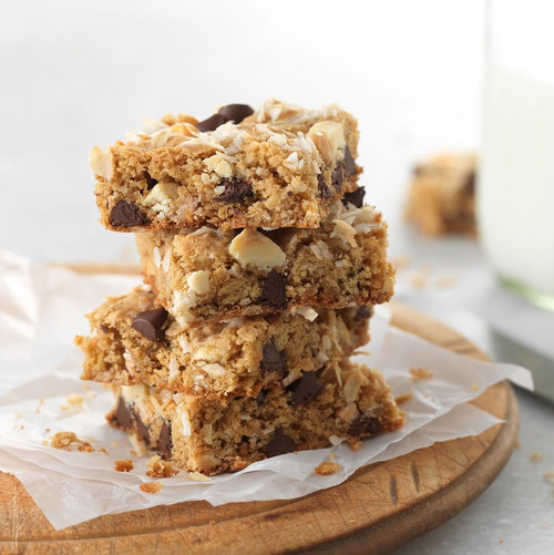 Gluten-free chunk cookie bar made with rolled oats