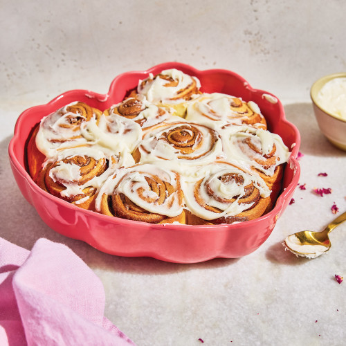 Emile Henry Madeleine Heart Pan with cinnamon buns