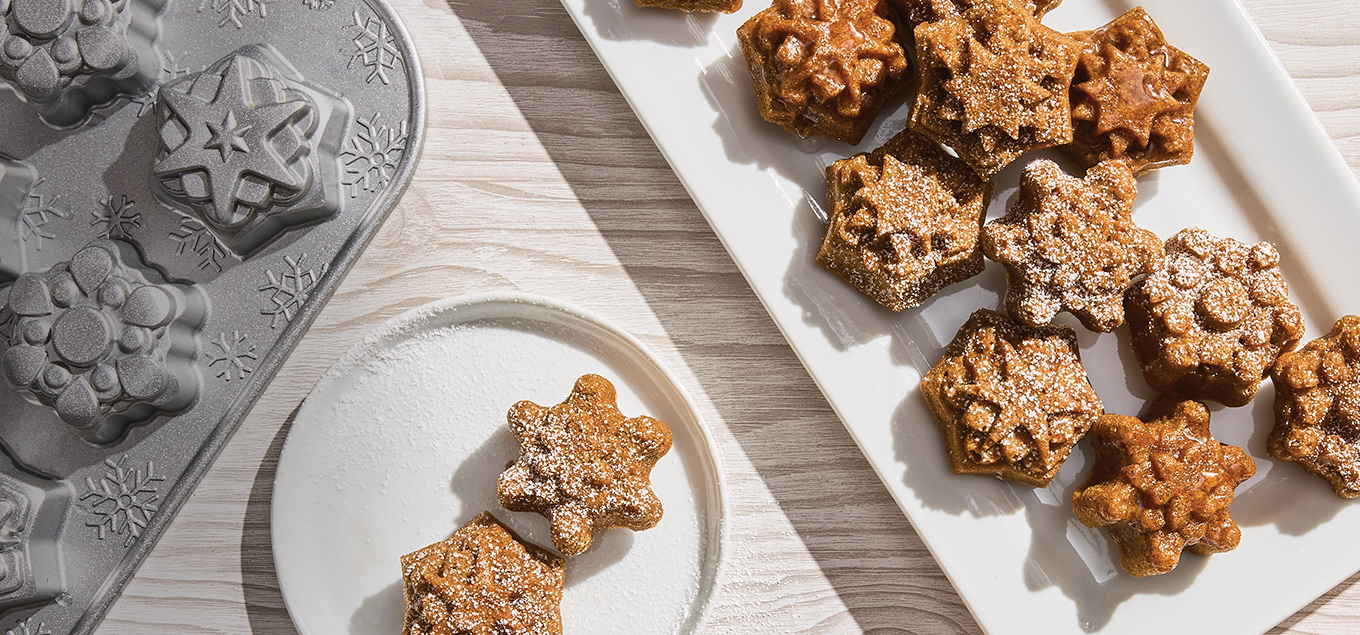 Everything you need for holiday baking success: a pan and a mix!