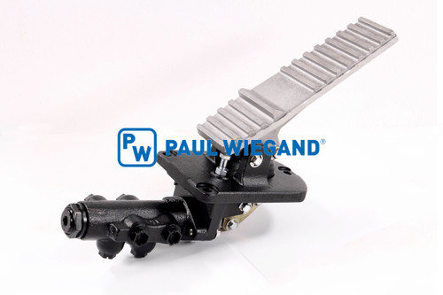 Pedal de freno RAVO serie 5 con cilindro de freno principal EURO 5 (60054531) Pedal de freno RAVO serie 5 con cilindro de freno principal EURO 5 (60054531)