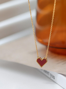Titanium steel plated 18k gold French love necklace women acrylic peach heart collarbone chain light luxury niche design premium Titanium steel plated 18k gold French love necklace women acrylic peach heart collarbone chain light luxury niche design premium