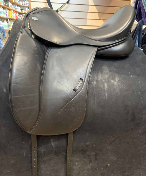 Used 17.5" Santa Cruz Platinum Dressage Saddle